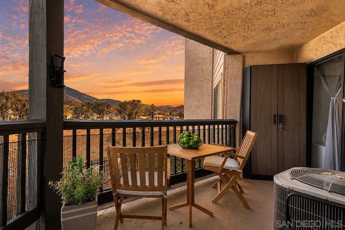 2916 Elm Tree Ct, Spring Valley, CA 91978