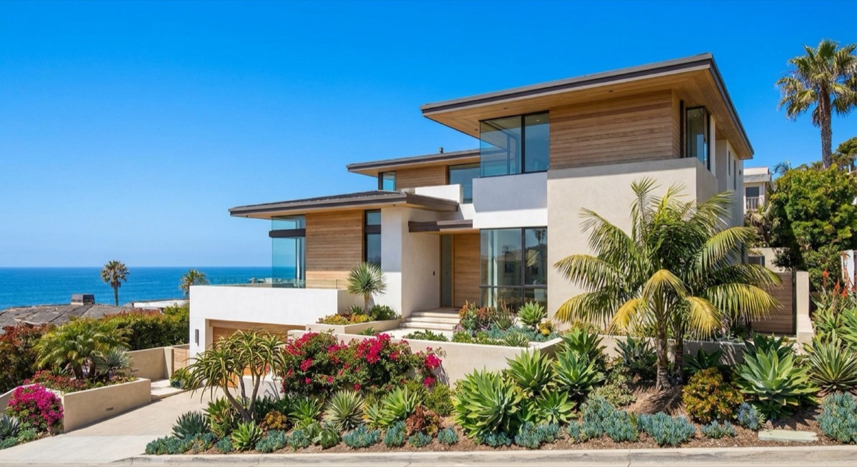 La Jolla coastline and luxury homes
